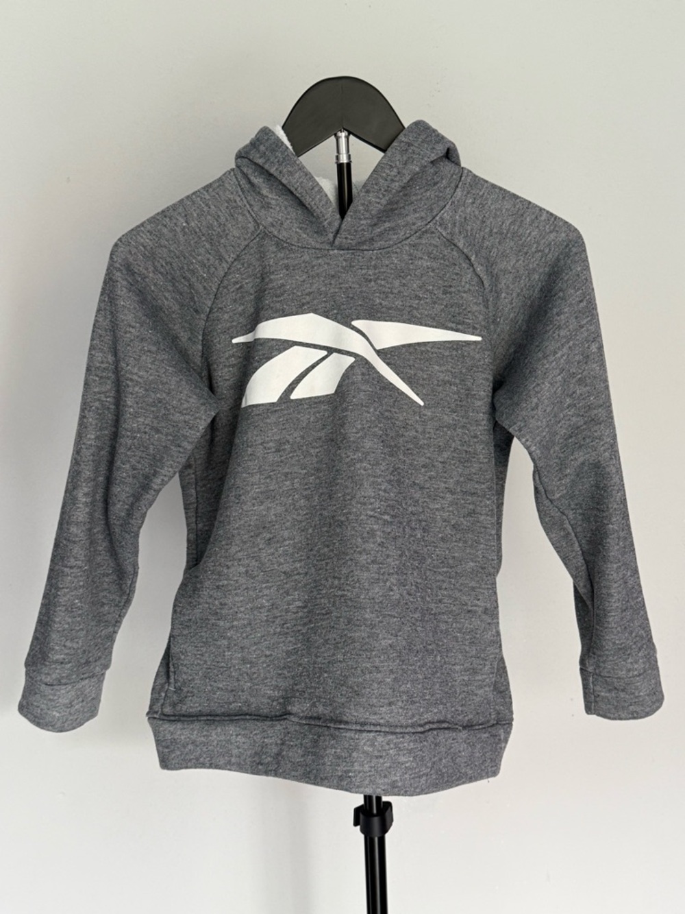 Reebok Boys Gray Youth Pullover Hoodie with White Logo Size 10/12 Pockets Spring
